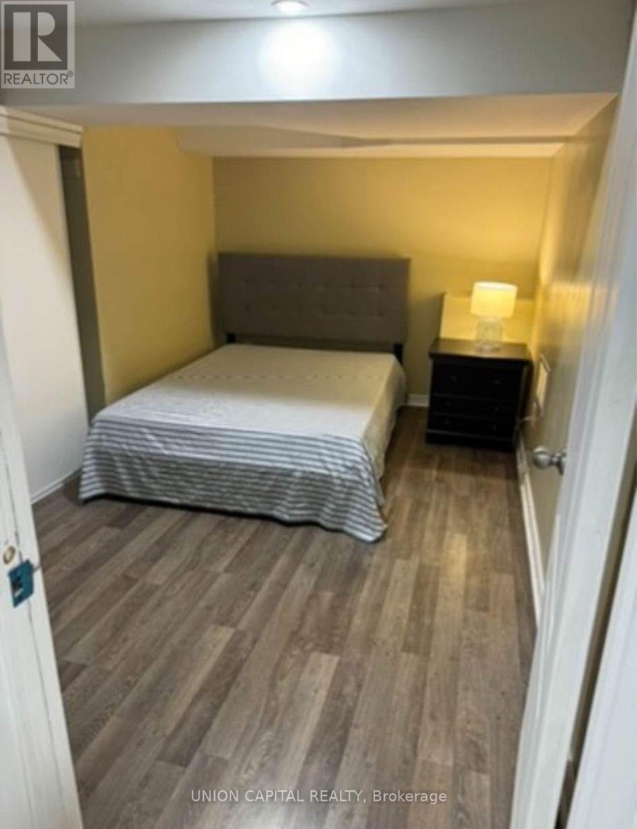 ROOM A-427 Rossland Road W, Oshawa, ON, L1J 3G9 - 2