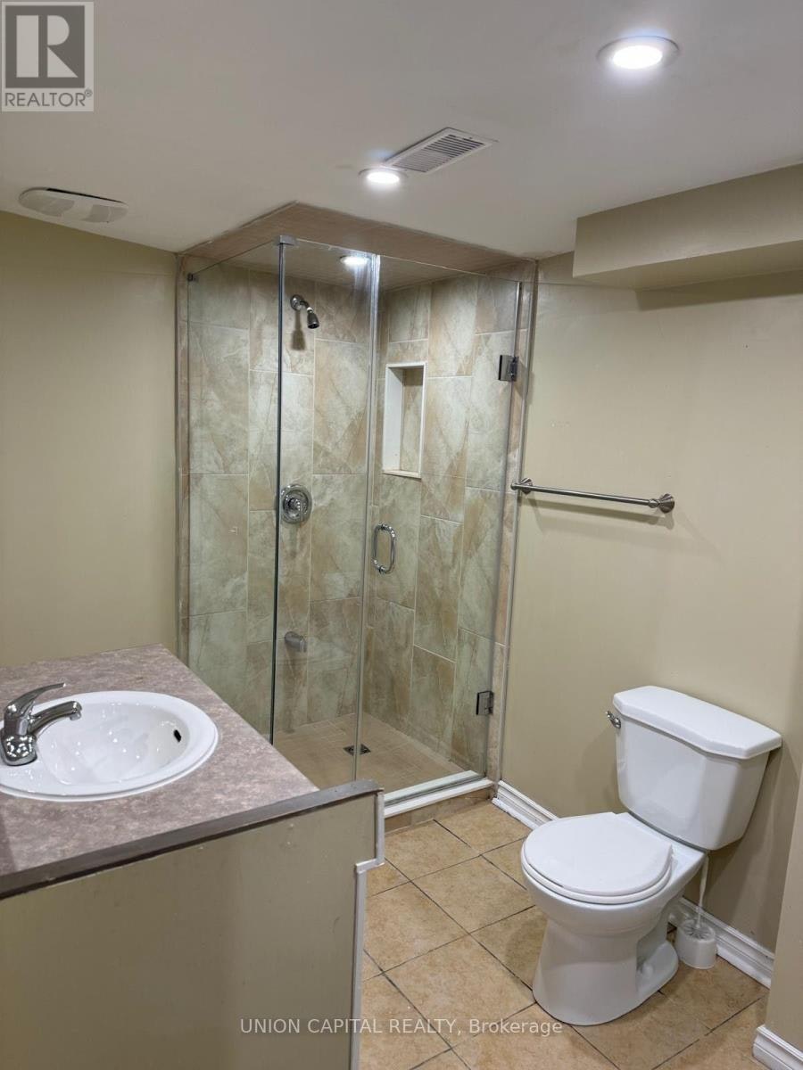 ROOM A-427 Rossland Road W, Oshawa, ON, L1J 3G9 - 3
