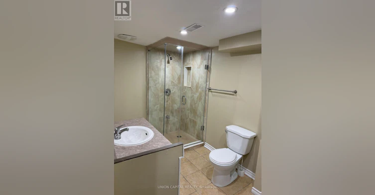 ROOM A-427 Rossland Road W, Oshawa, ON, L1J 3G9 - 3