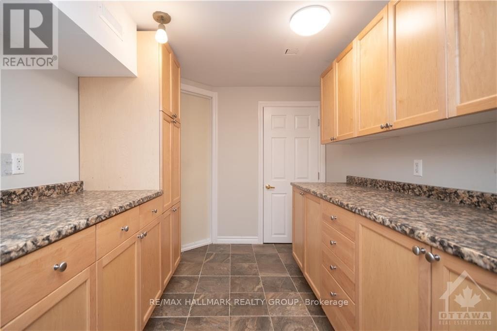 B-13 Donna Street, Ottawa, ON, K2G 2V5 - 11