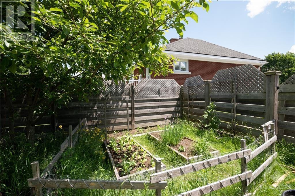 B-13 Donna Street, Ottawa, ON, K2G 2V5 - 27