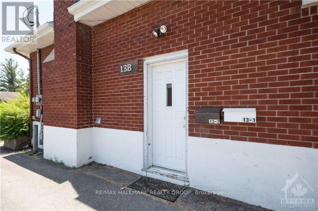 B-13 Donna Street, Ottawa, ON, K2G 2V5 - 2