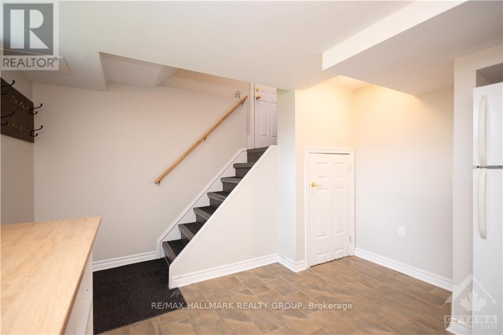 B-13 Donna Street, Ottawa, ON, K2G 2V5 - 8