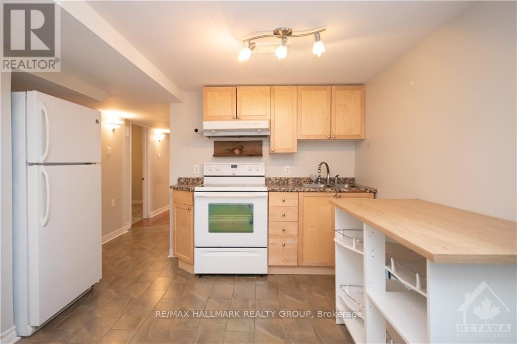 B-13 Donna Street, Ottawa, ON, K2G 2V5 - 4