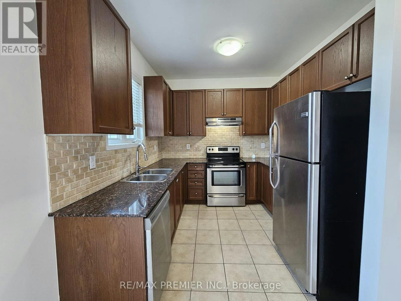 12-745 Farmstead Drive, Milton, ON, L9T 8B1 - 2