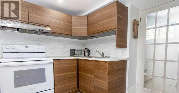 LOWER-81 Sweetland Avenue, Ottawa, ON, K1N 7T9