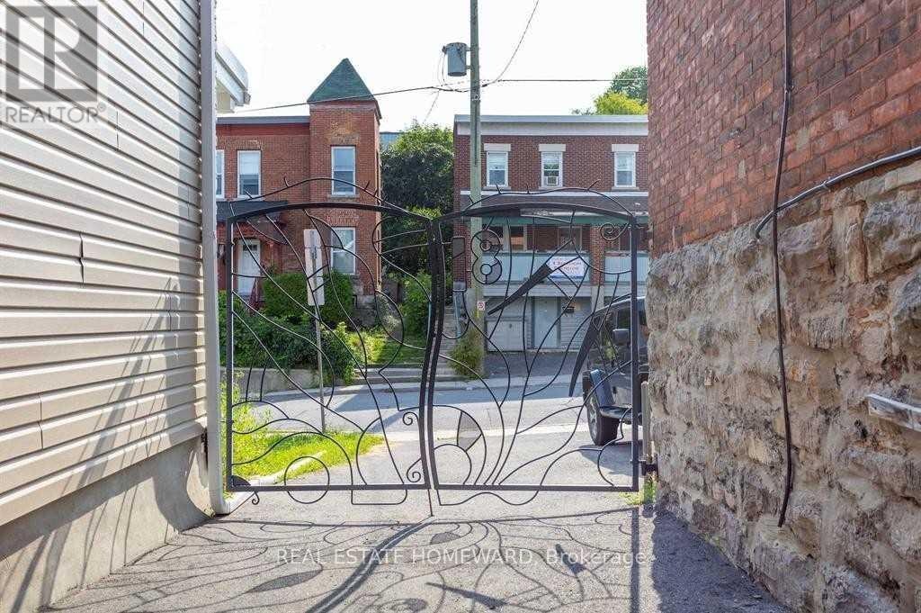 LOWER-81 Sweetland Avenue, Ottawa, ON, K1N 7T9 - 2