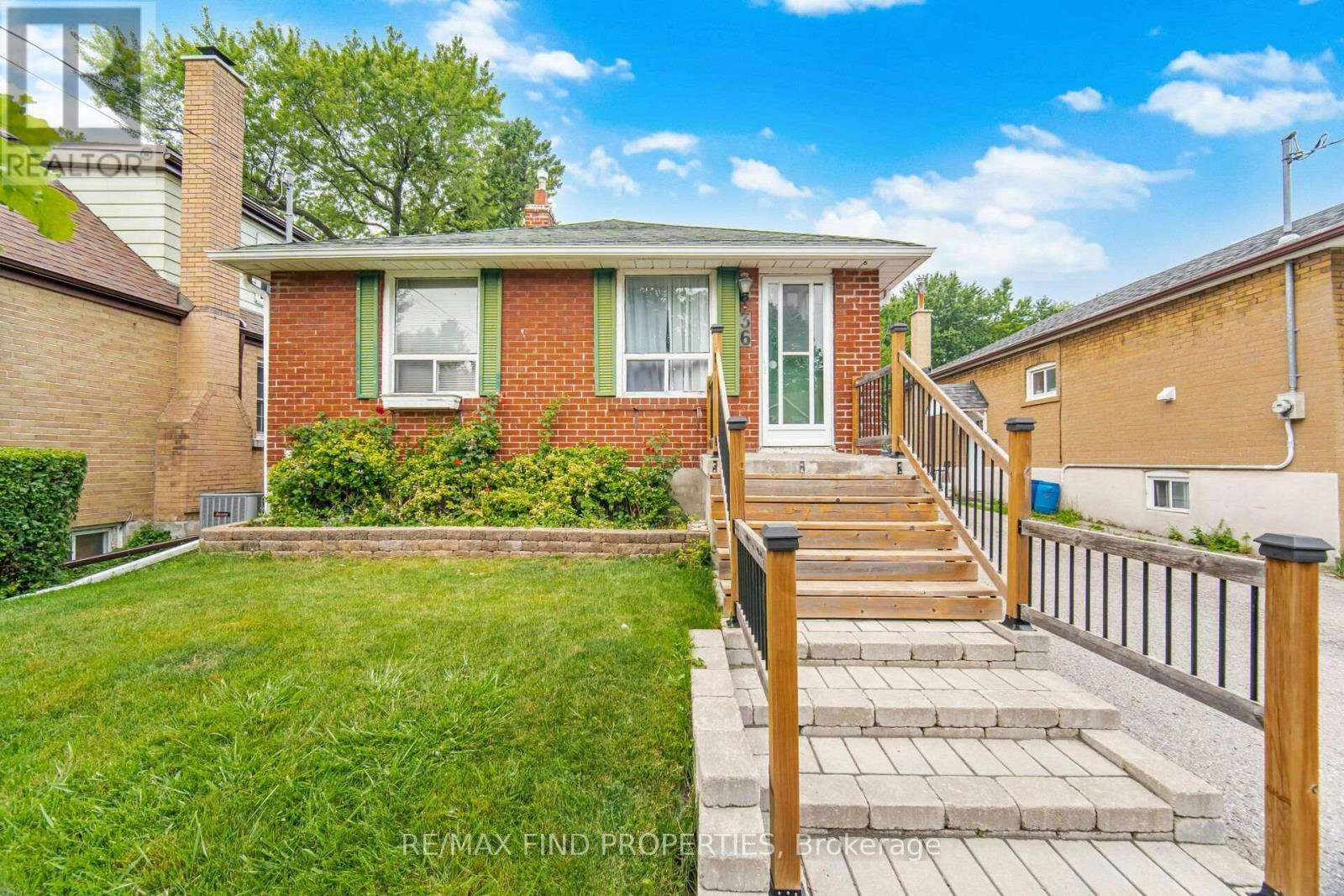 36 Pinegrove Avenue, Toronto, ON, M1N 2G5