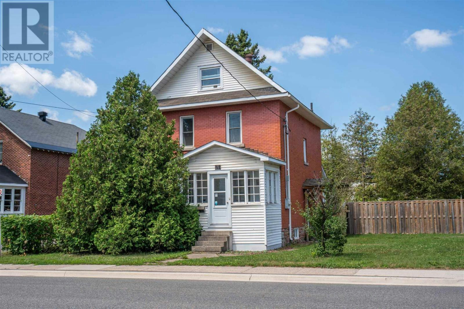 31 St. George's Avenue E, Sault Ste. Marie, ON, P6B 1W8