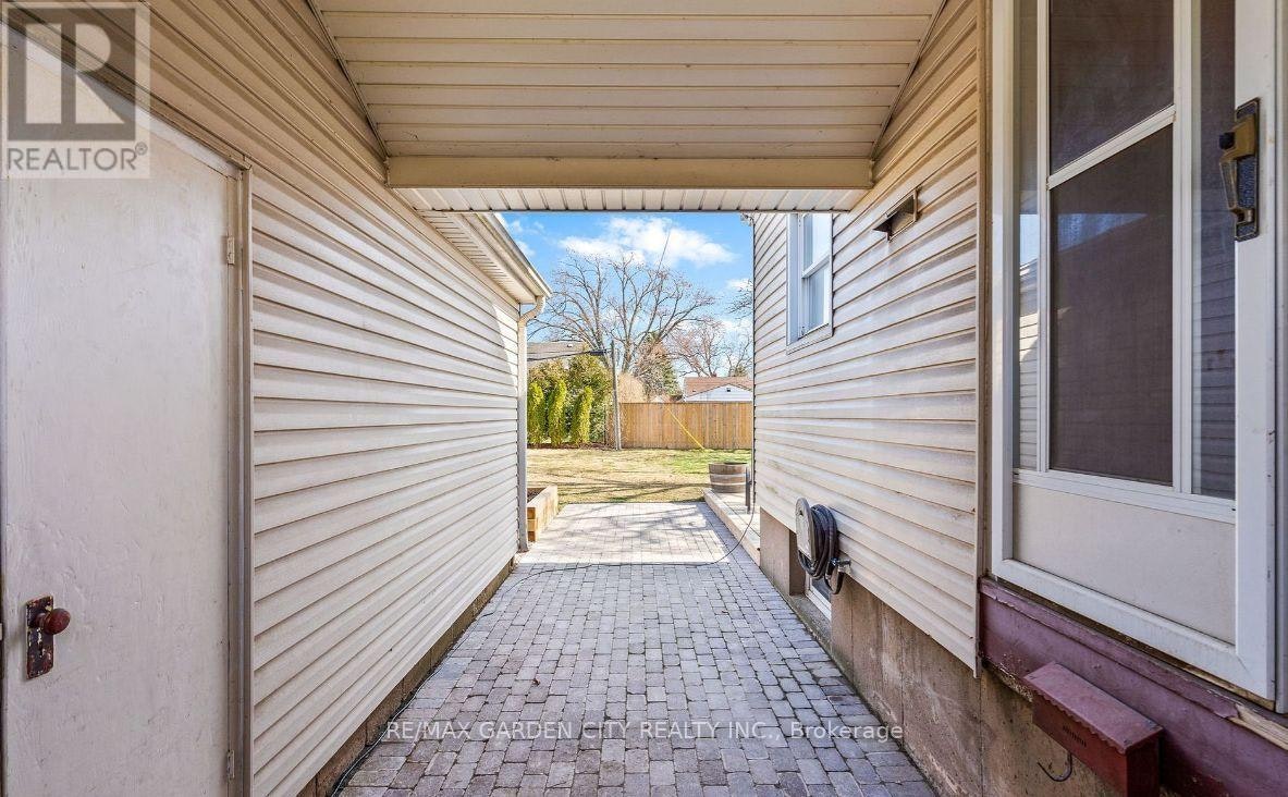4 Lynn Street WEST, St. Catharines, ON, L2N 3N7 - 2