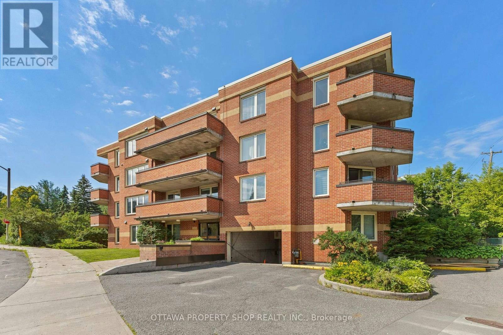 204-800 Mckellar Avenue, Ottawa, ON, K2A 2X5
