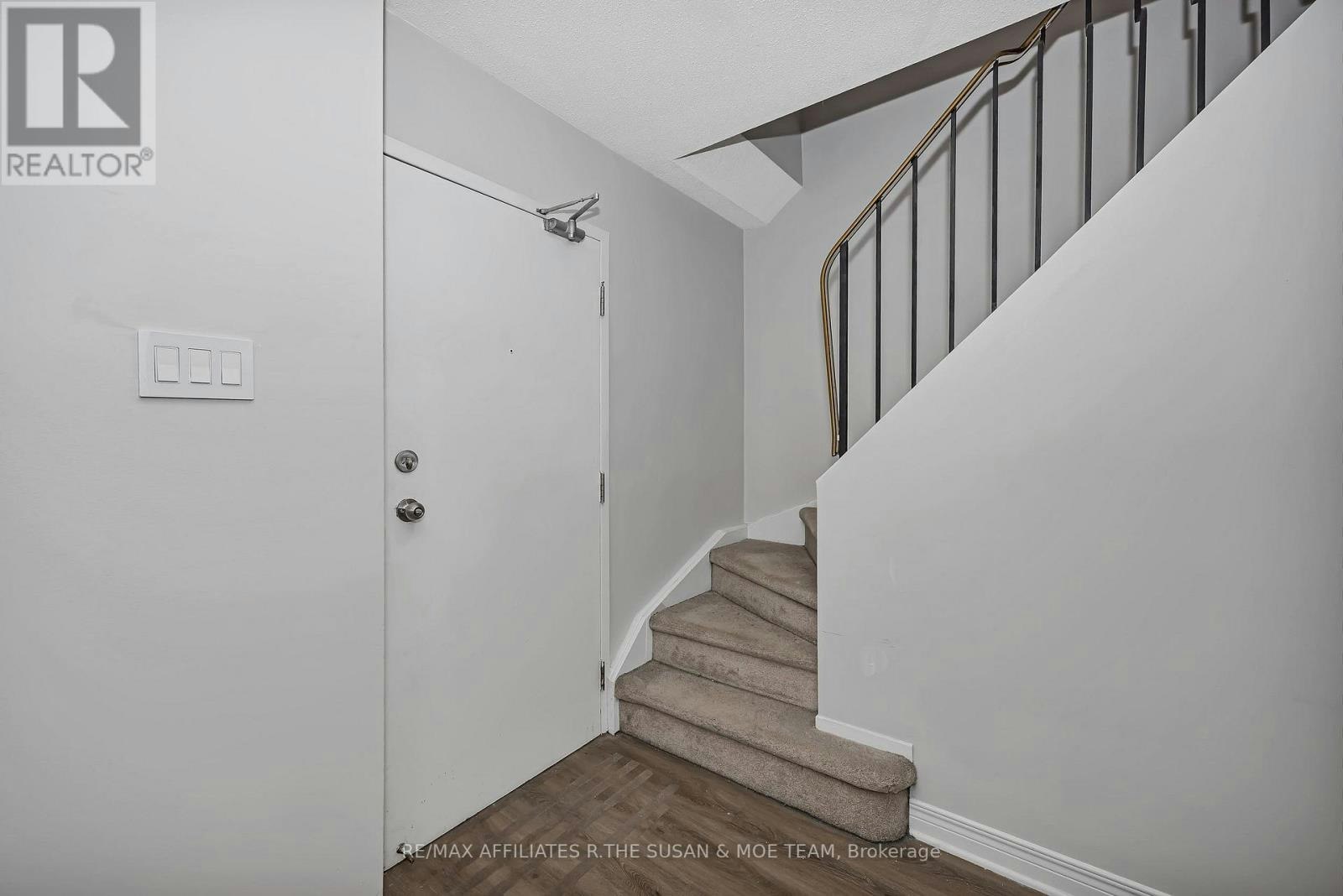 6-500 Fenerty Court, Ottawa, ON, K2L 3B1 - 4