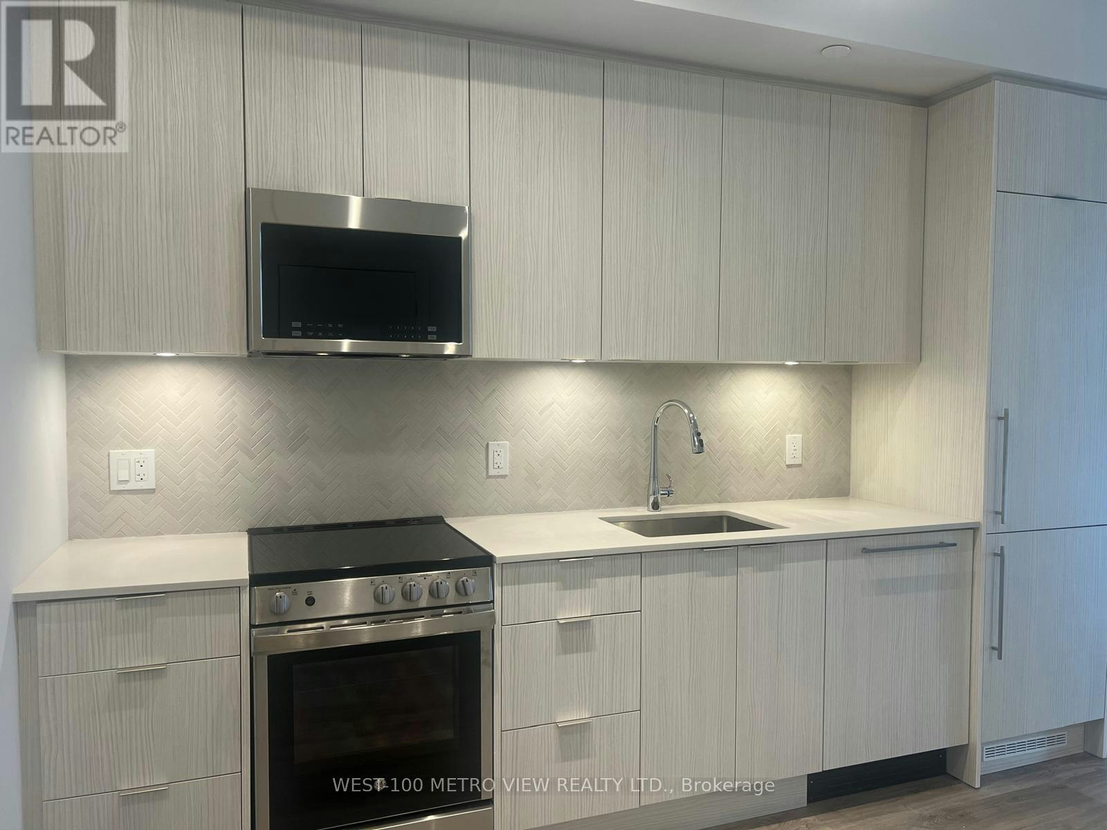 811-430 Square One Drive, Mississauga, ON, L5B 0L6 - 4
