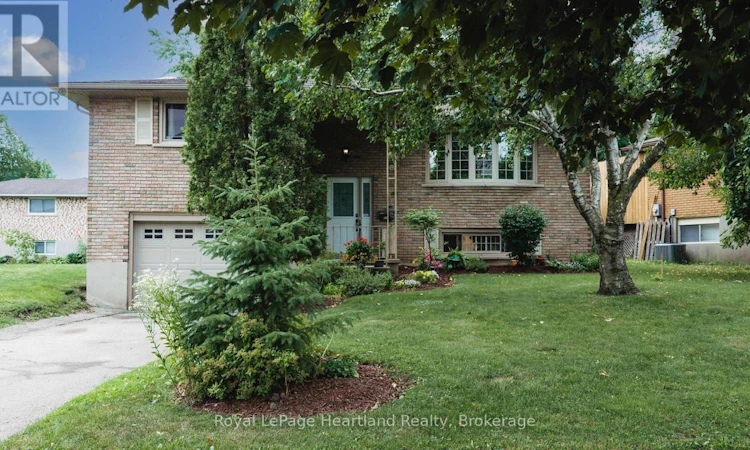 223 Kemp Crescent