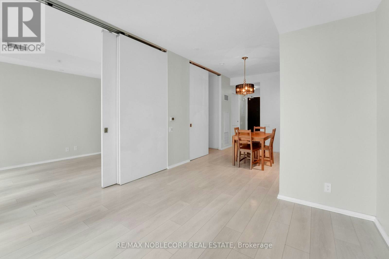2111-125 Peter Street, Toronto, ON, M5V 2G9 - 4