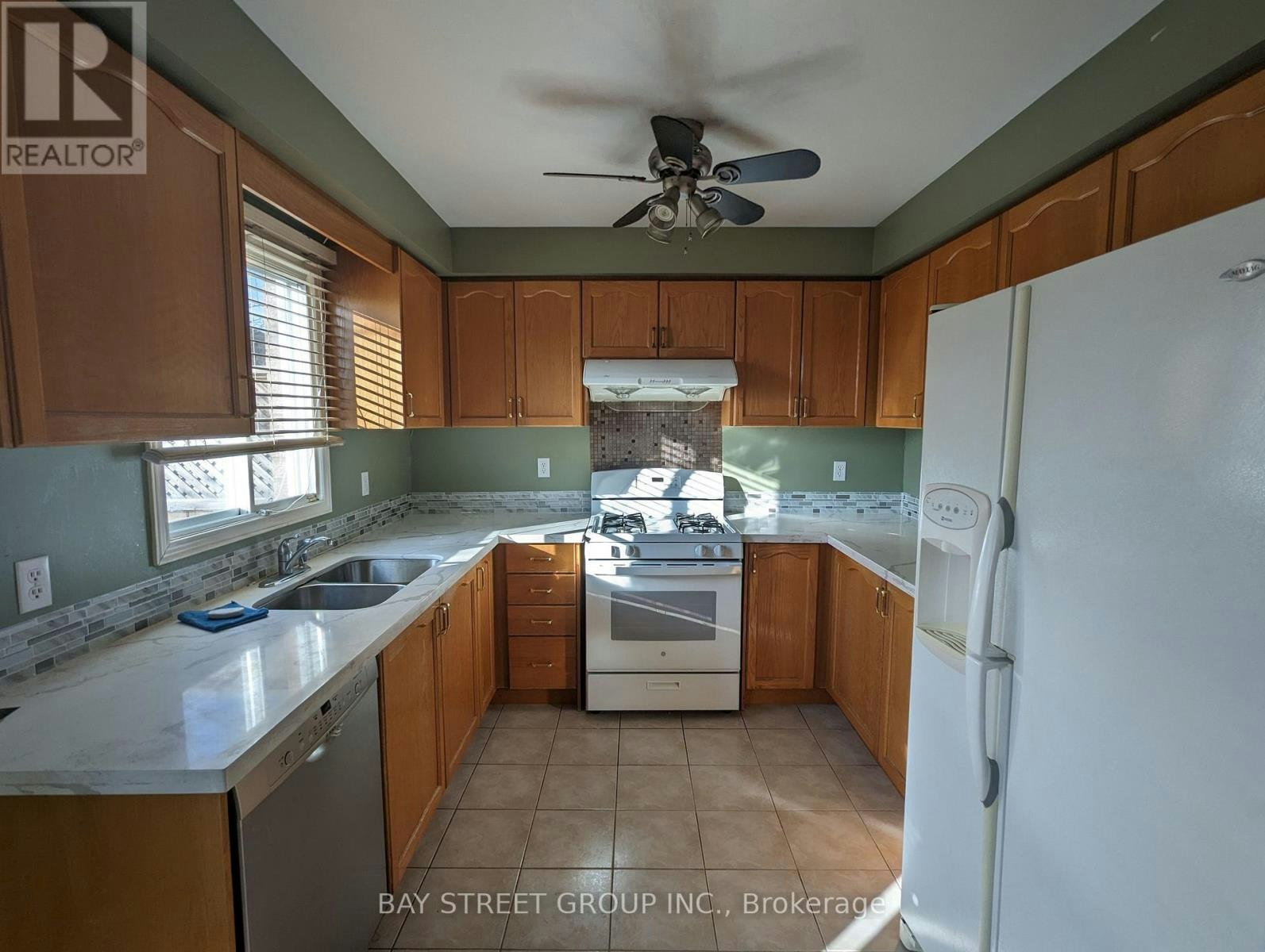 10 Moresby Street, Richmond Hill, ON, L4B 4K8 - 4