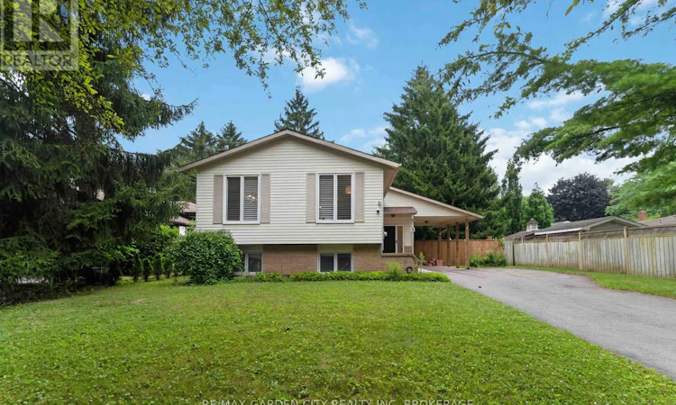 3 Fallingbrook Drive