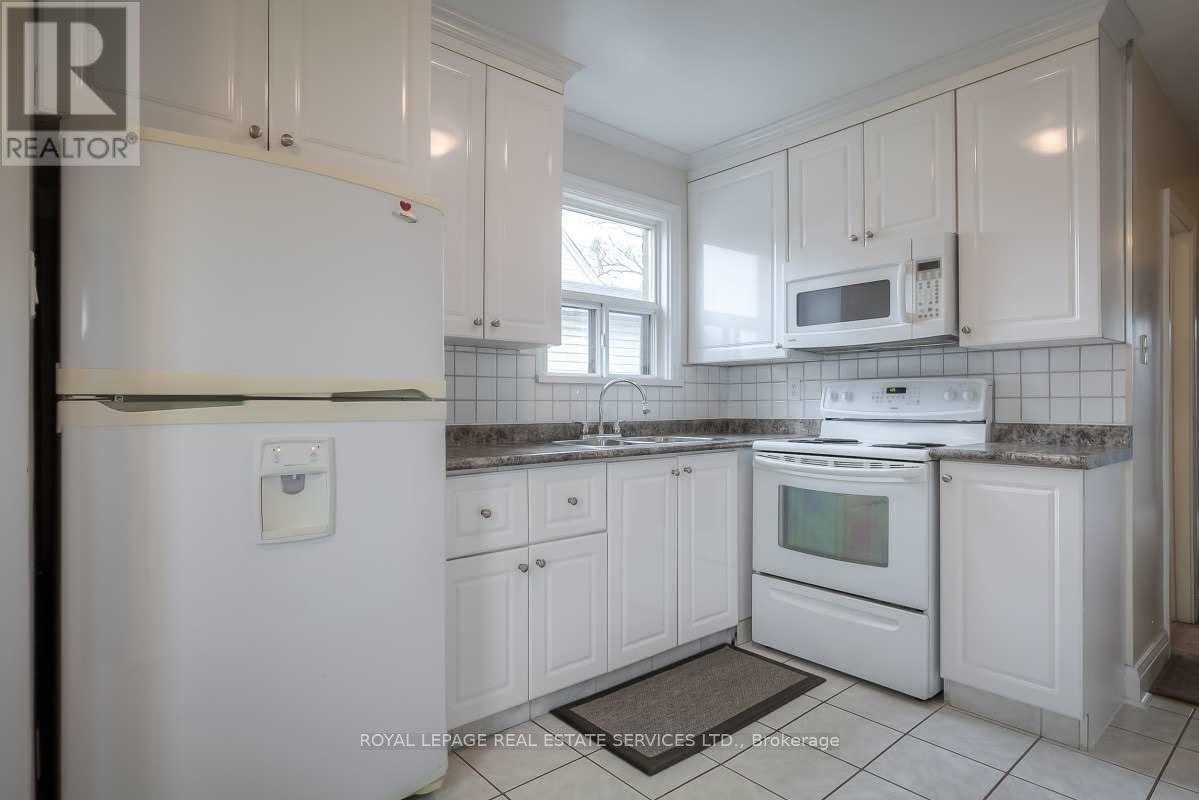 12 Coniston Road, Toronto, ON, M1L 2J7 - 4