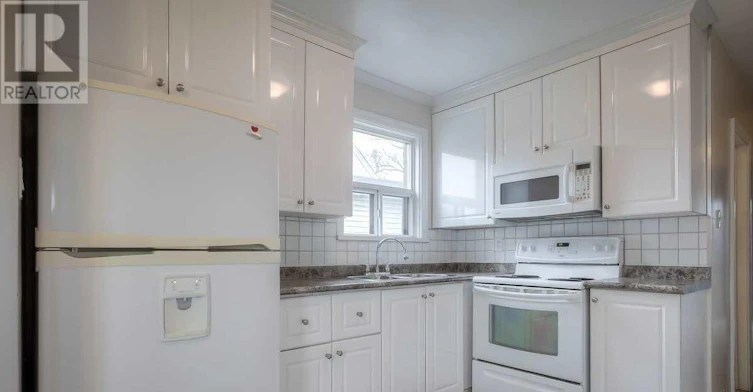 12 Coniston Road, Toronto, ON, M1L 2J7 - 4