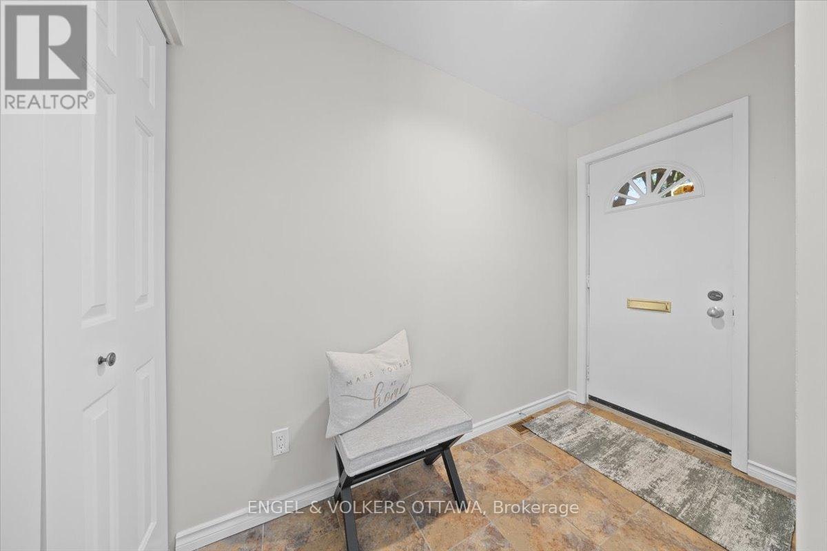 4-72 Greenfield Avenue, Ottawa, ON, K1S 0X7 - 4