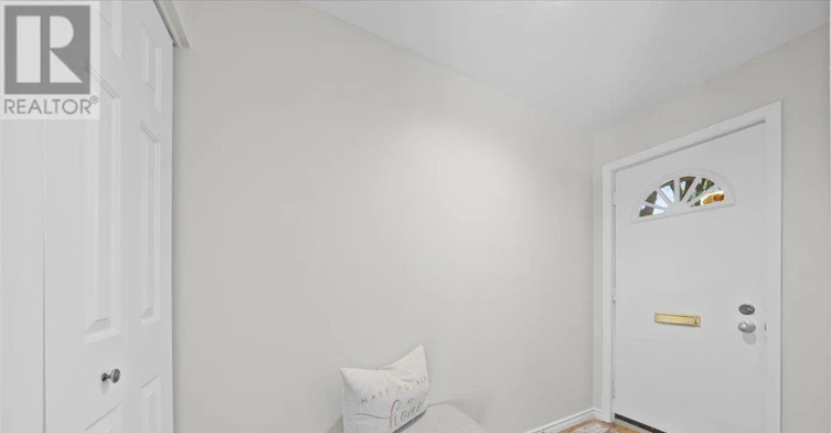 4-72 Greenfield Avenue, Ottawa, ON, K1S 0X7 - 4