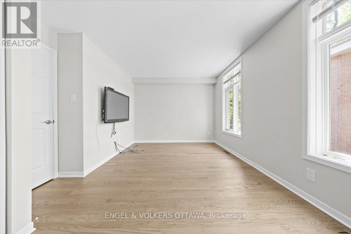4-72 Greenfield Avenue, Ottawa, ON, K1S 0X7 - 33