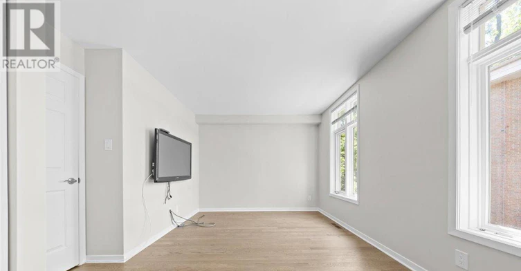 4-72 Greenfield Avenue, Ottawa, ON, K1S 0X7 - 33