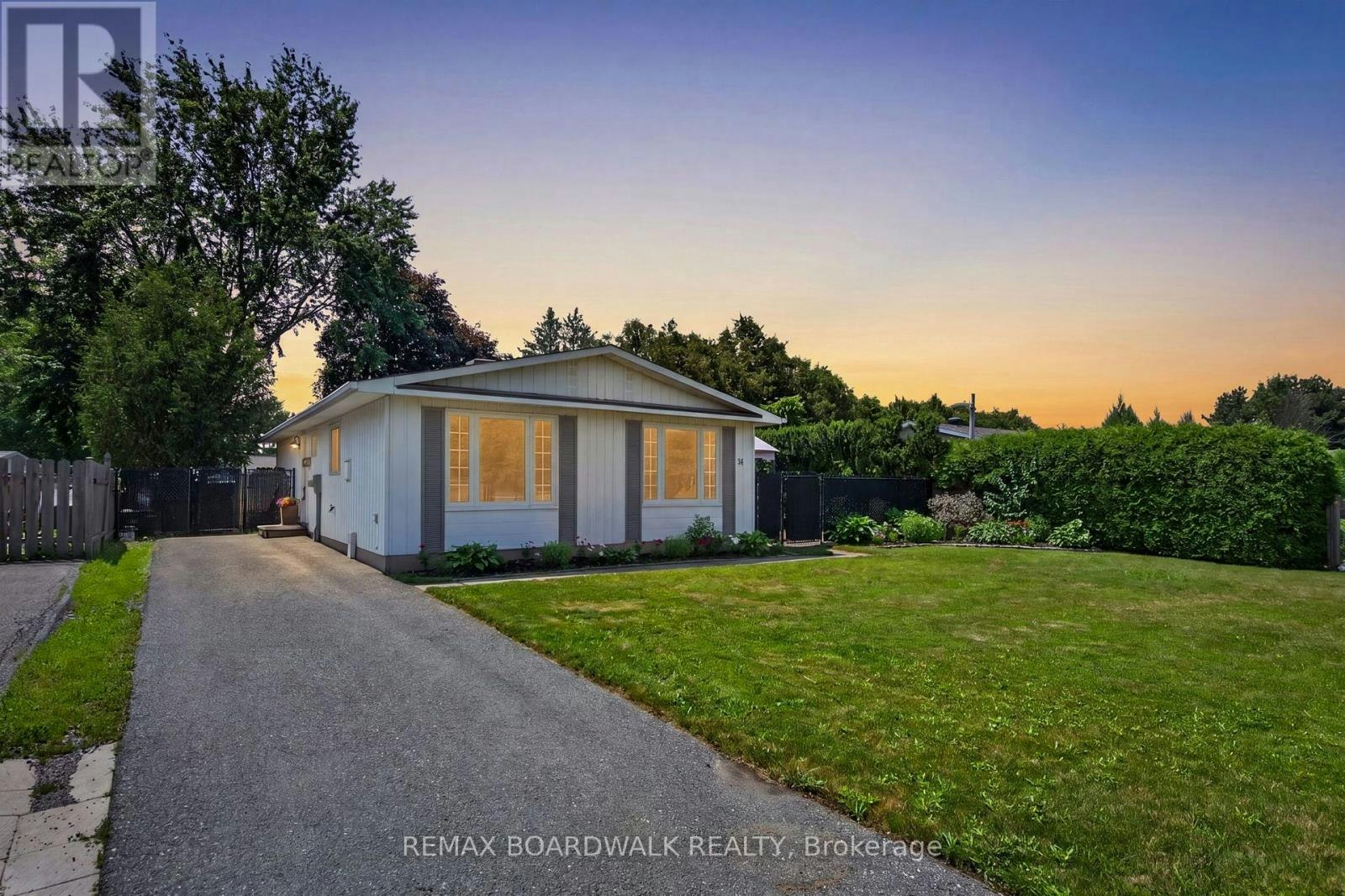 34 Binscarth Crescent, Ottawa, ON, K2L 1S1