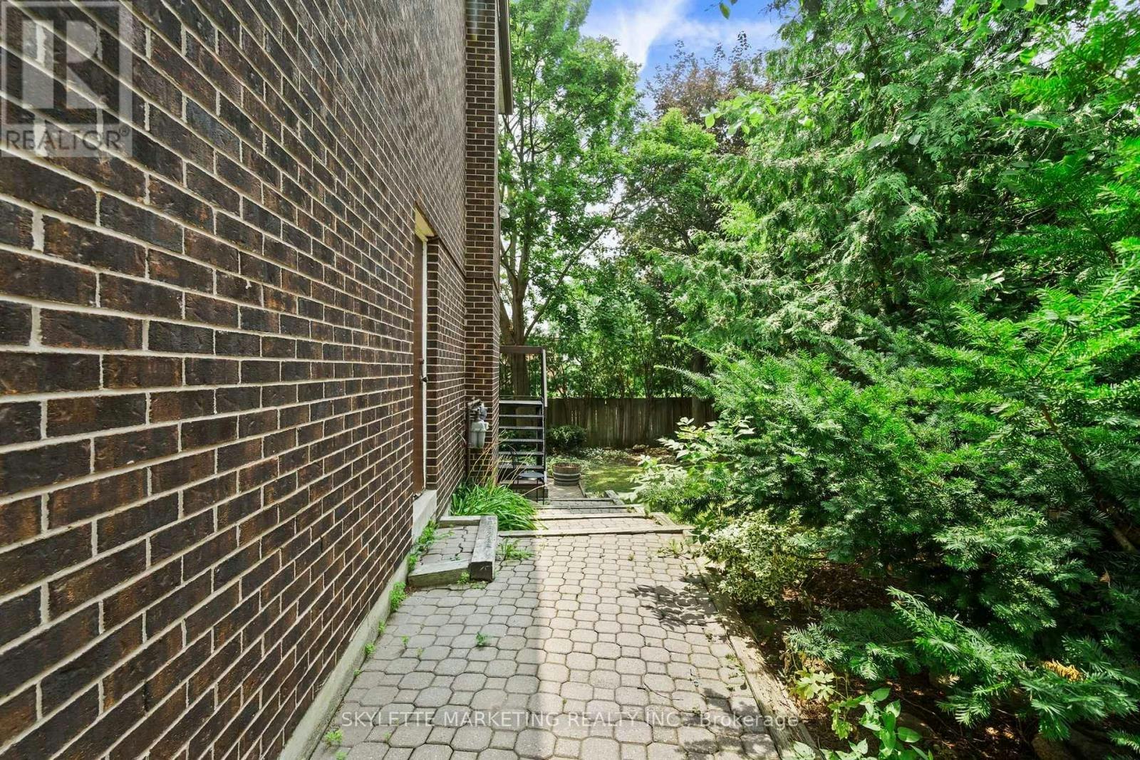 BSMT-17 Sabrina Court, Richmond Hill, ON, L4C 5P8 - 5