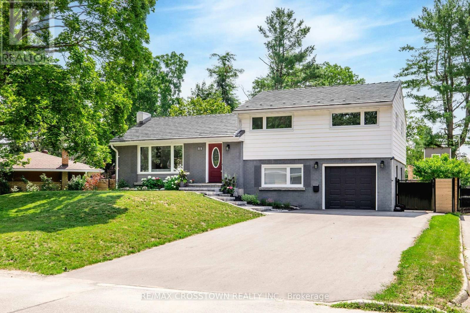 11 Castle Drive, Barrie, ON, L4N 1P7