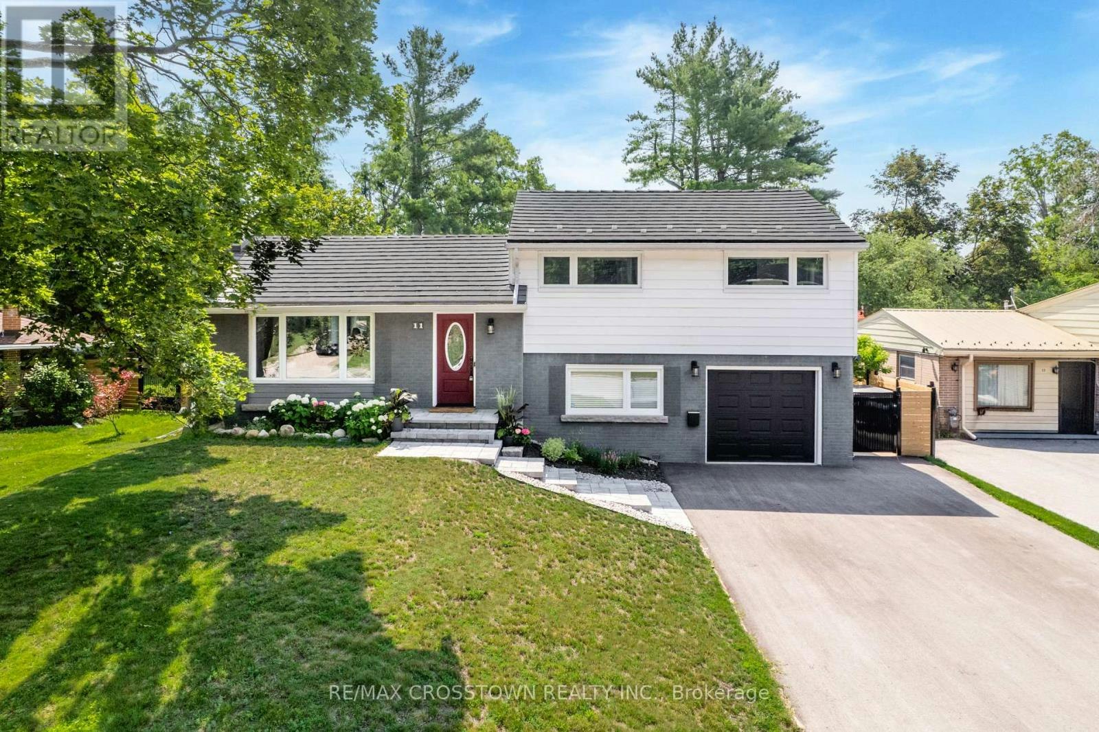 11 Castle Drive, Barrie, ON, L4N 1P7