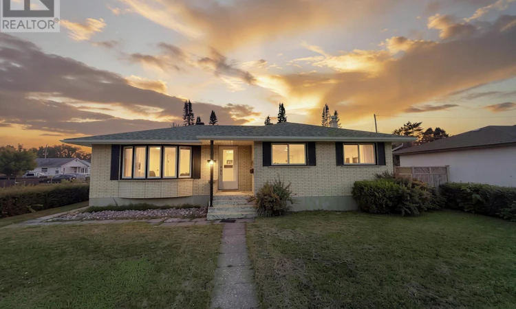 400 Victoria Avenue W