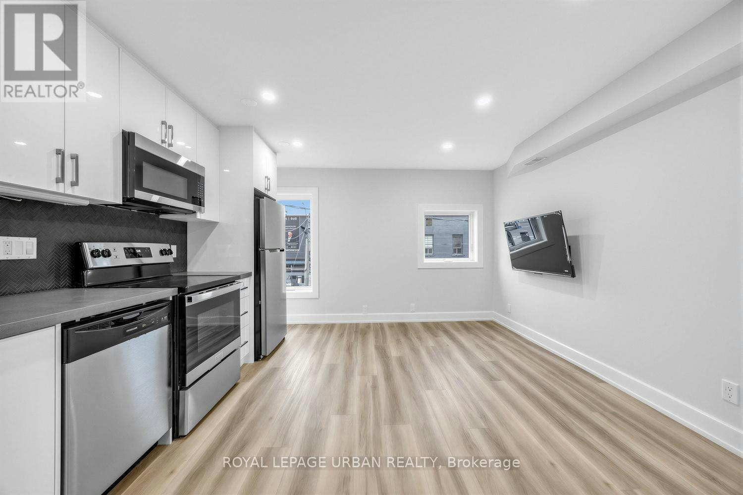 B-851 Danforth Avenue, Toronto, ON, M4J 1L2 - 2
