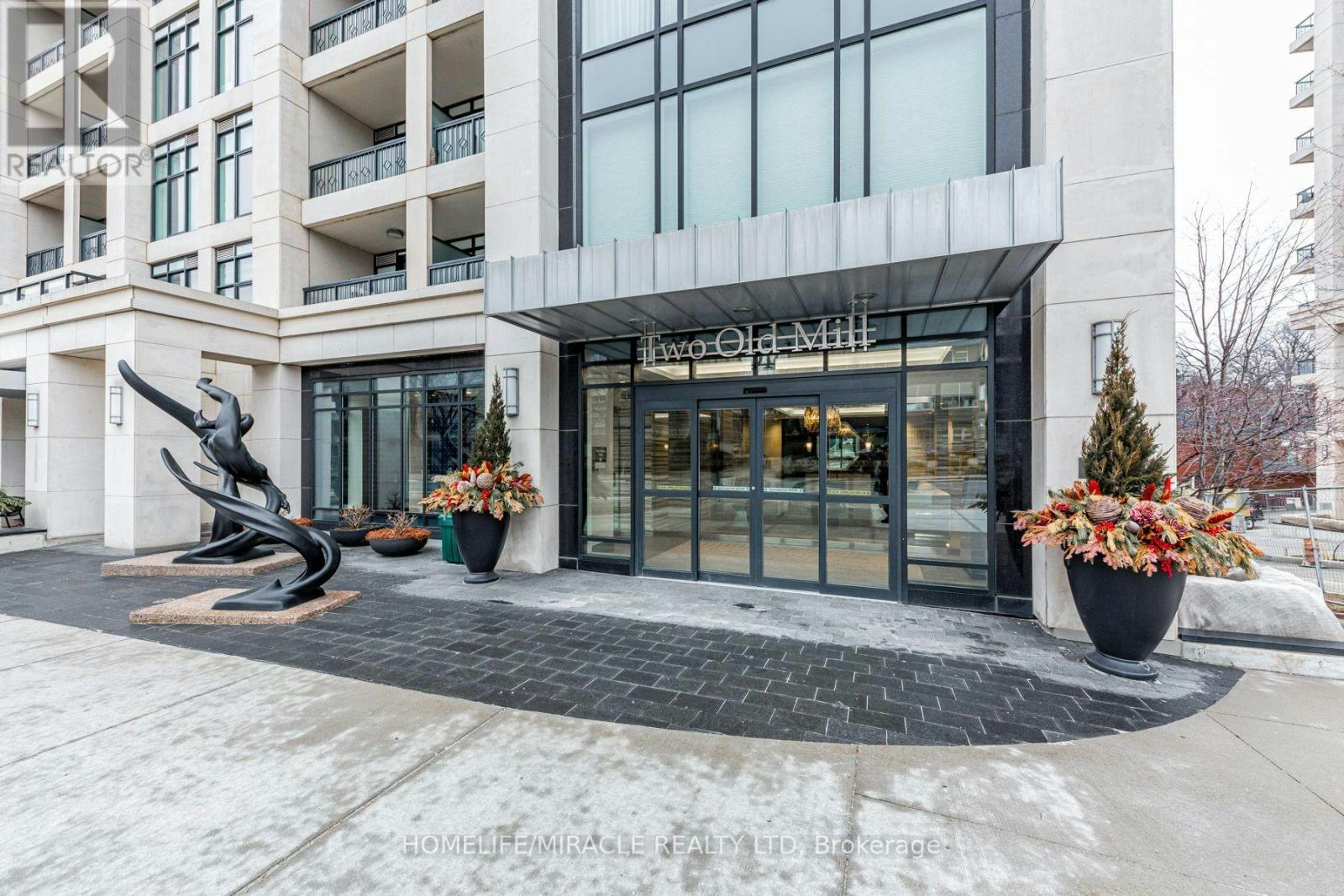 428-2 Old Mill Drive, Toronto, ON, M6S 0A2