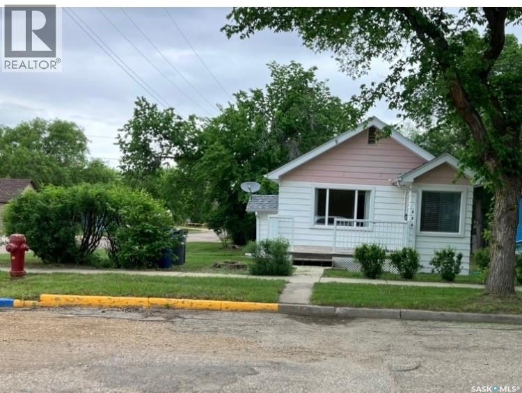 230 6th Avenue W, Assiniboia, SK, S0H 0B0