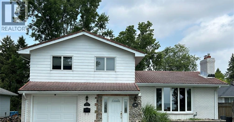 90 Harbourview, Kingsville, ON, N9Y 2J2