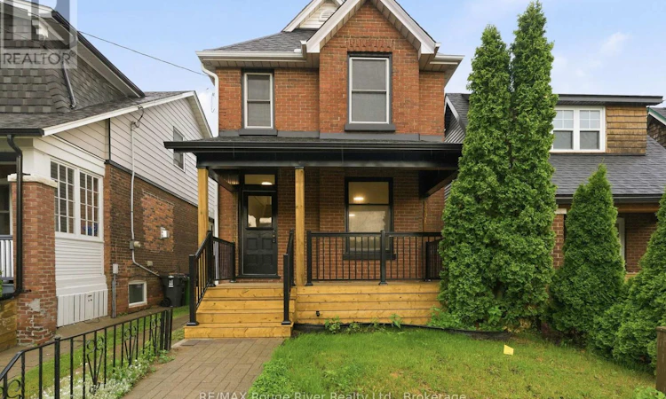 7 Heyworth Crescent