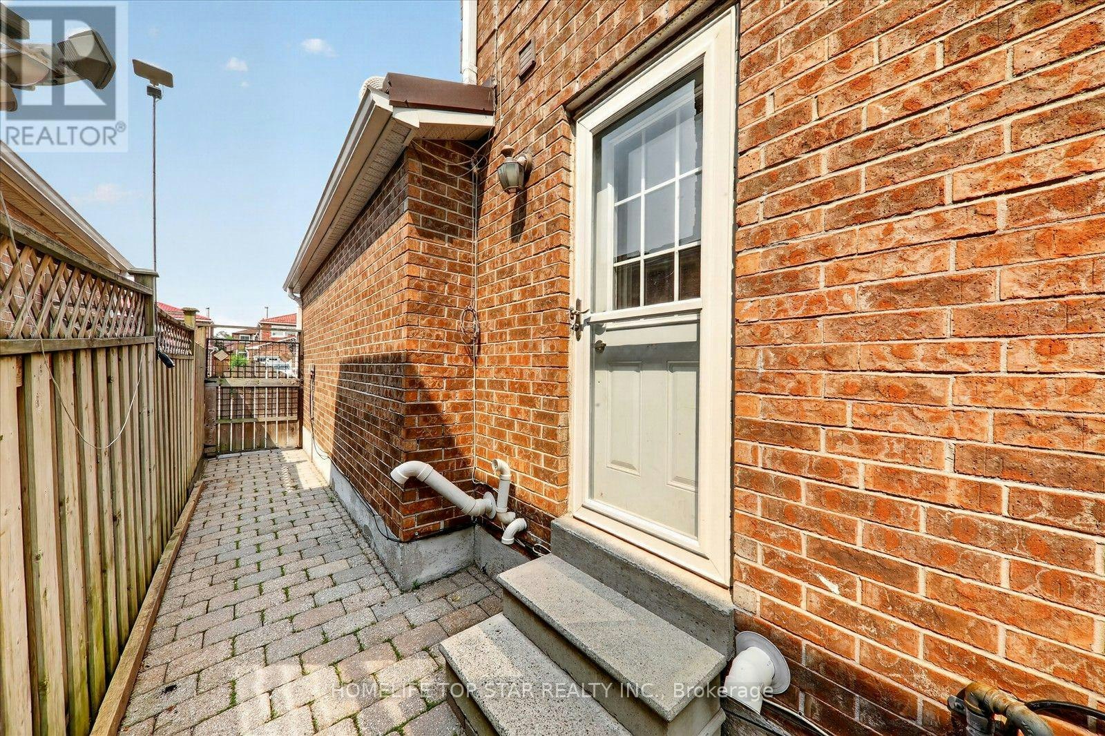 7 Littleborough Court E, Toronto, ON, M1C 4S6 - 3
