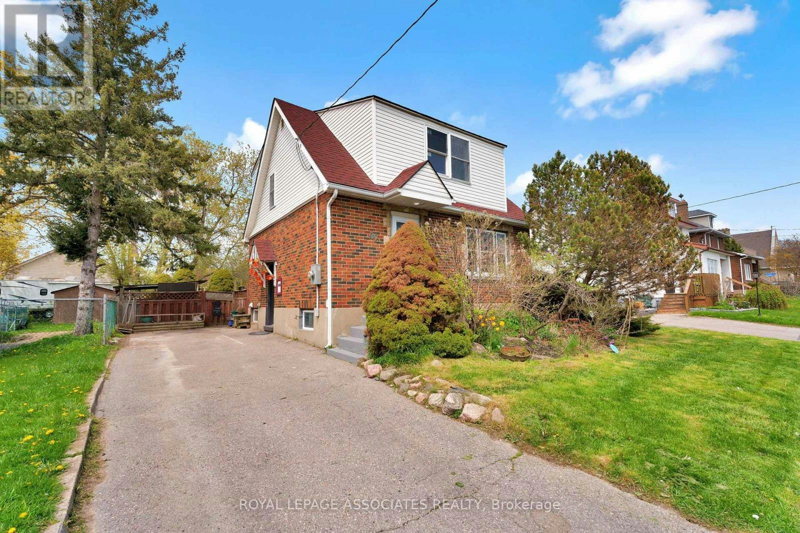 42 Rossland Road W, Oshawa, ON, L1G 2W1