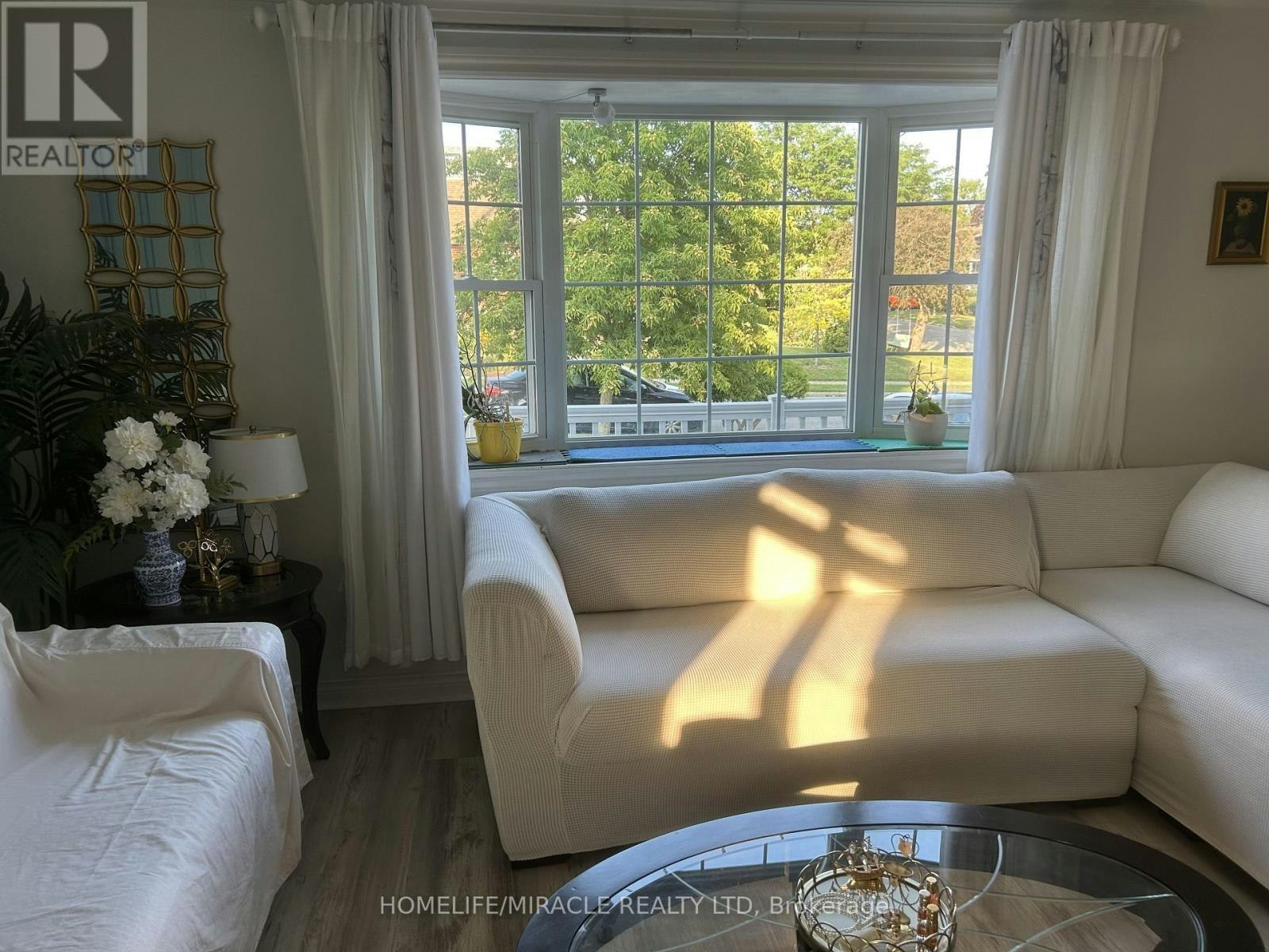 46 Inniswood ( Upper Level Drive, Toronto, ON, M1R 1E5