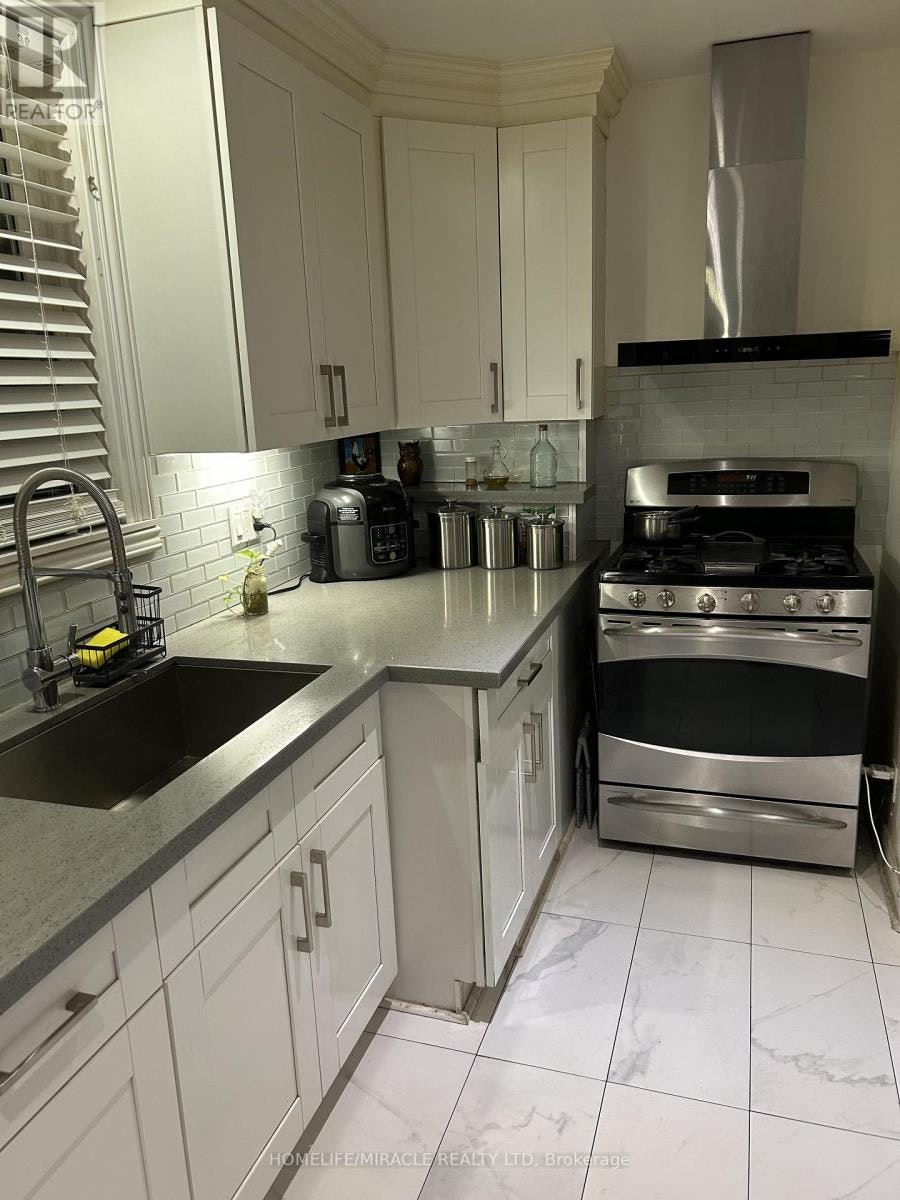 46 Inniswood ( Upper Level Drive, Toronto, ON, M1R 1E5 - 6