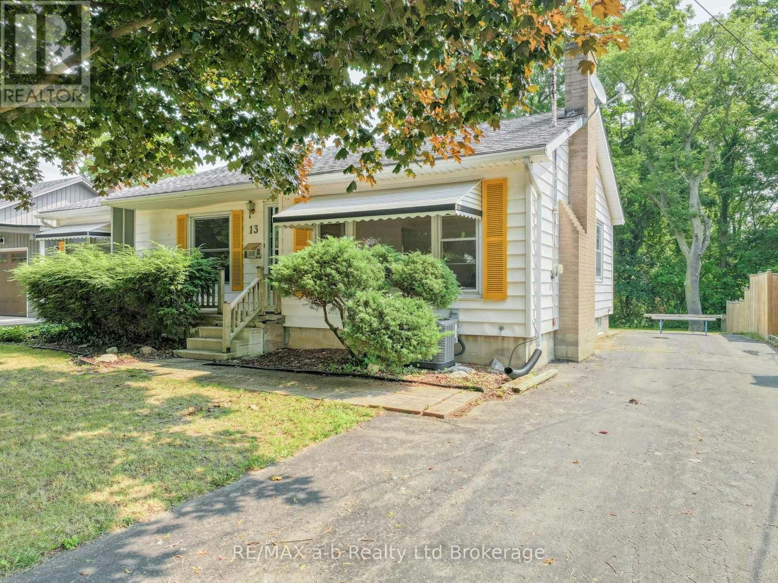 13 Parkside Drive, Tillsonburg, ON, N4G 4A1