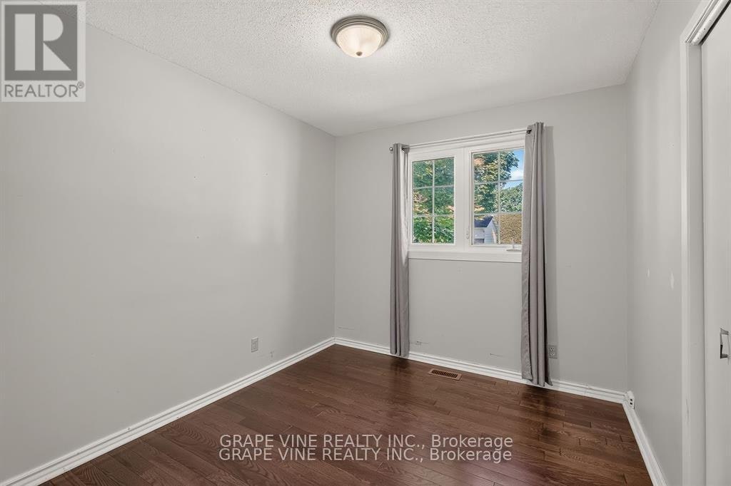 104 Oriole Avenue, Ottawa, ON, K2L 1E7 - 12