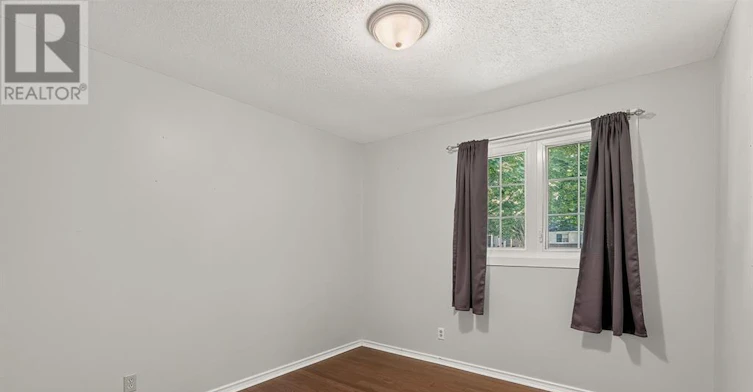 104 Oriole Avenue, Ottawa, ON, K2L 1E7 - 11
