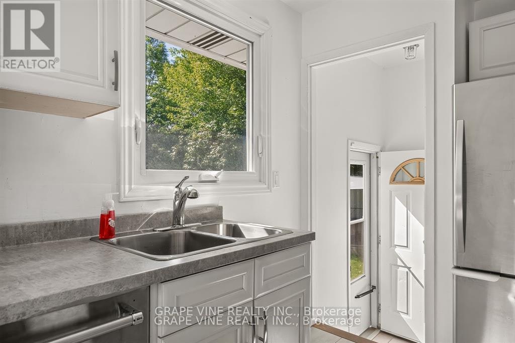 104 Oriole Avenue, Ottawa, ON, K2L 1E7 - 7