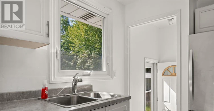 104 Oriole Avenue, Ottawa, ON, K2L 1E7 - 7