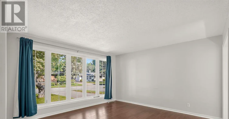 104 Oriole Avenue, Ottawa, ON, K2L 1E7 - 5