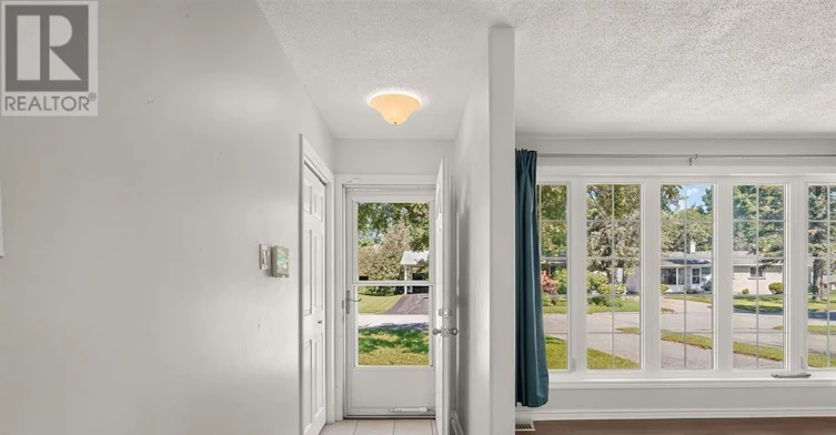 104 Oriole Avenue, Ottawa, ON, K2L 1E7 - 3