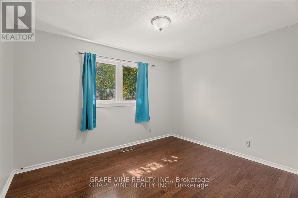 104 Oriole Avenue, Ottawa, ON, K2L 1E7 - 9