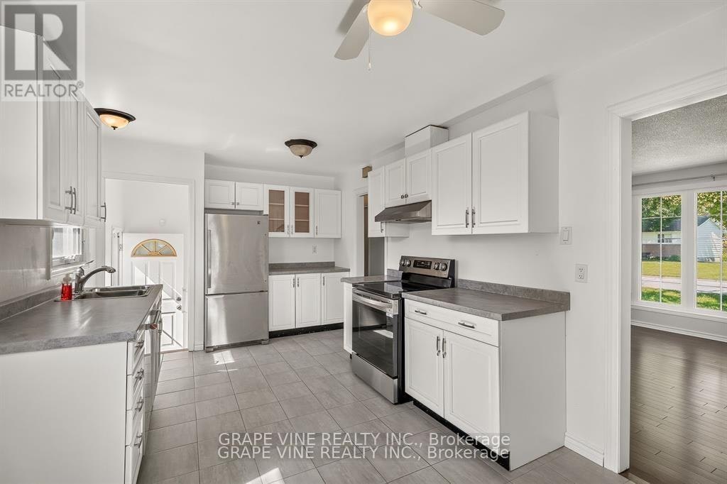 104 Oriole Avenue, Ottawa, ON, K2L 1E7 - 8